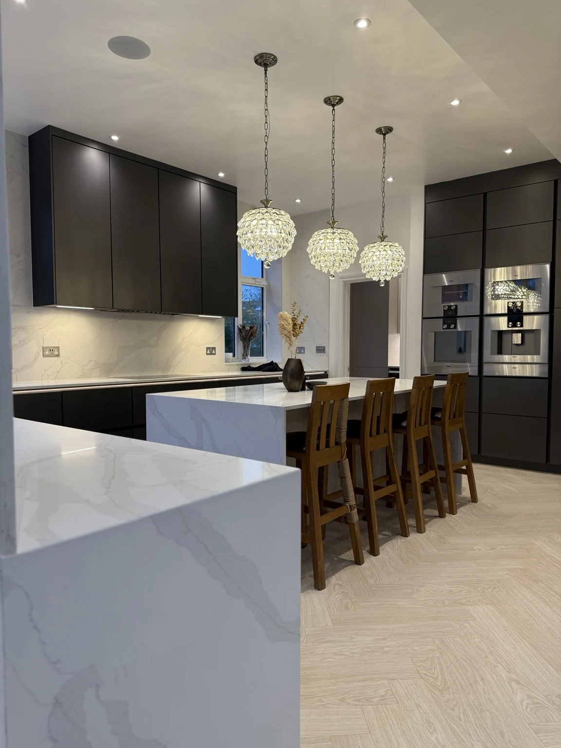 Calacatta Gold worktops and wall cladding beside the kitchen island