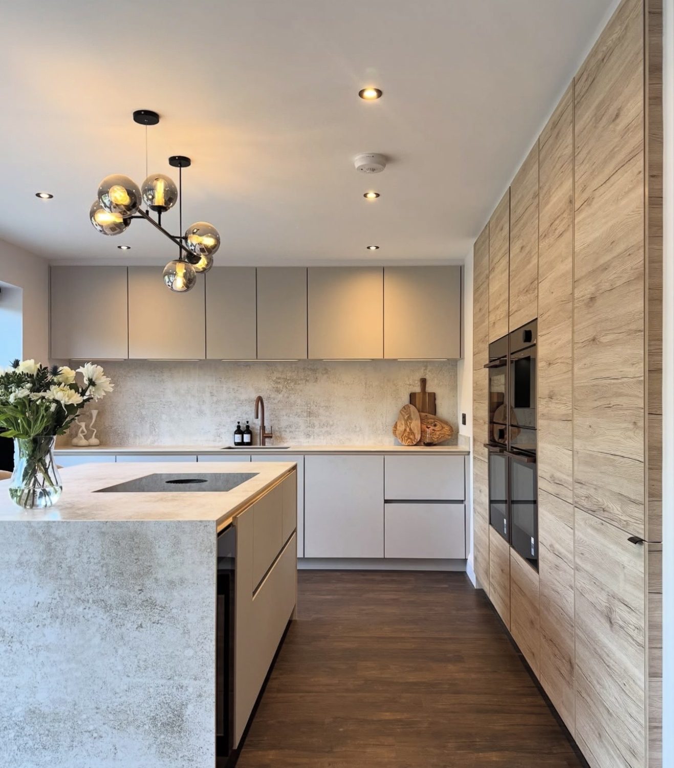 Pale handleless with oak run