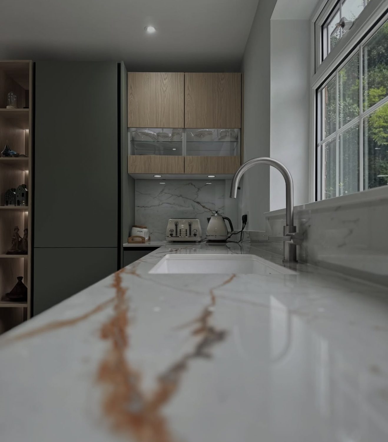 Veined stone & mixer tap