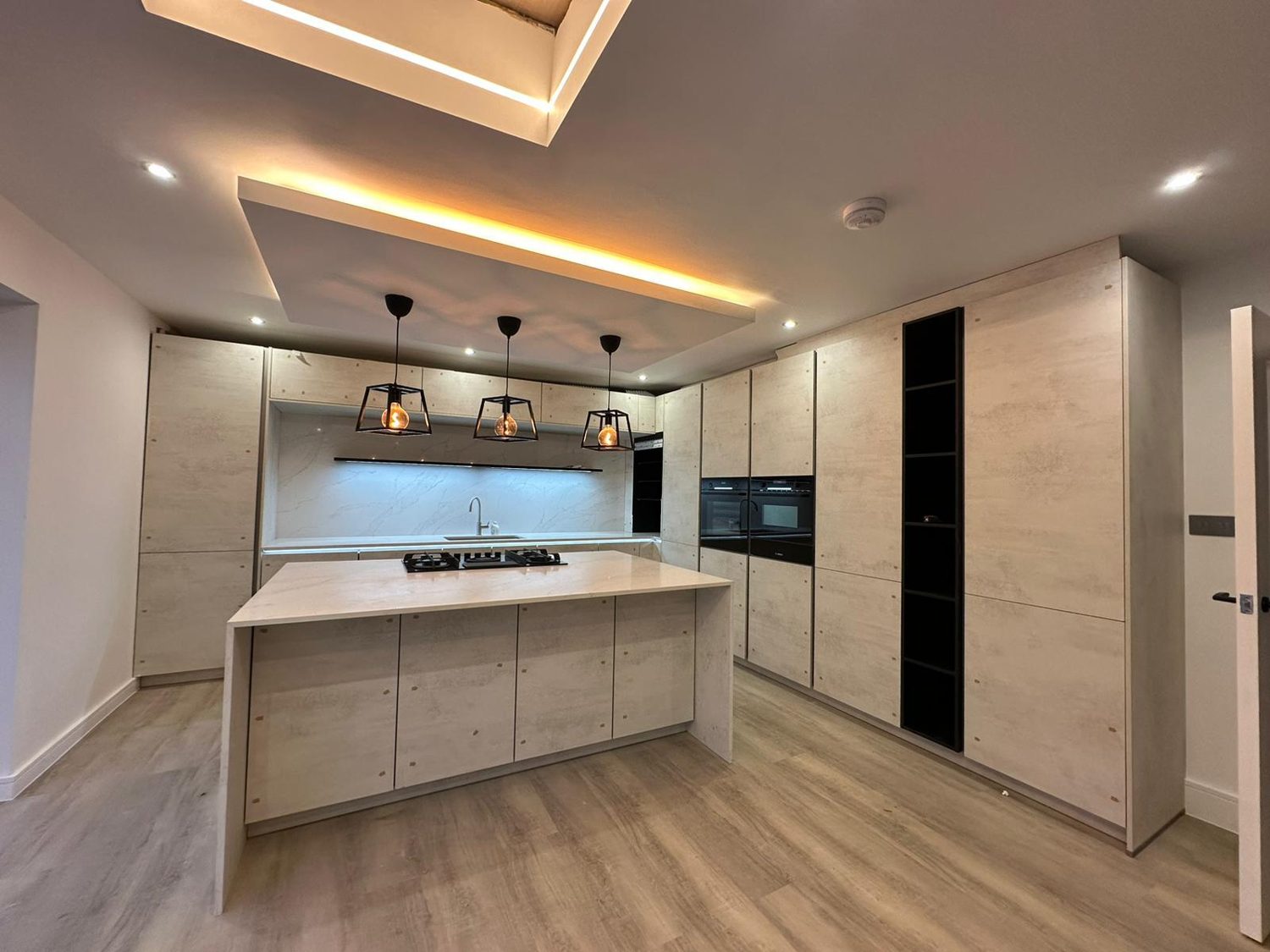 Pale handleless with cove lighting