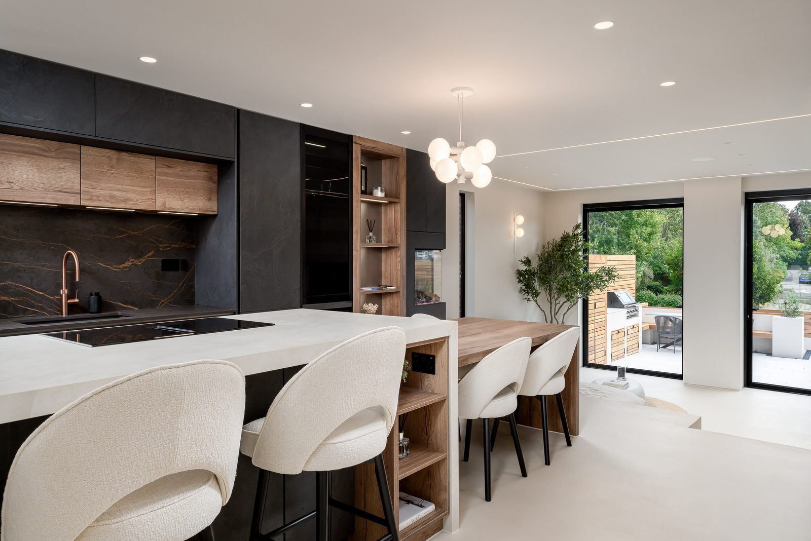 Dark handleless with a dining island
